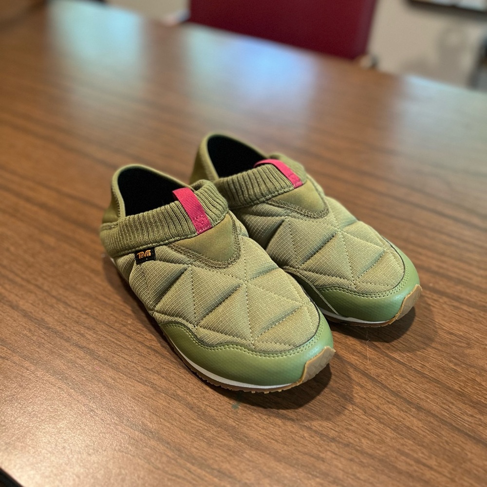 Teva Reember shoes size 8